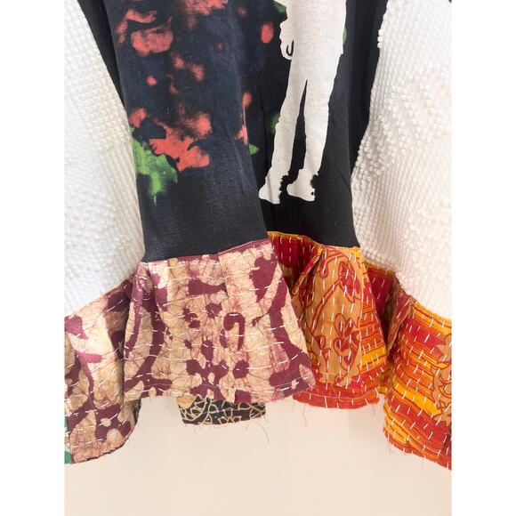 Upcycled band t shirt the cure with Kantha and camo - Picture 5 of 10